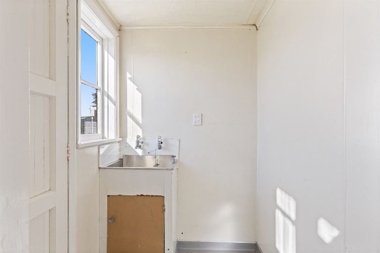 Photo of property in 89 Russell Street, Westport, 7825