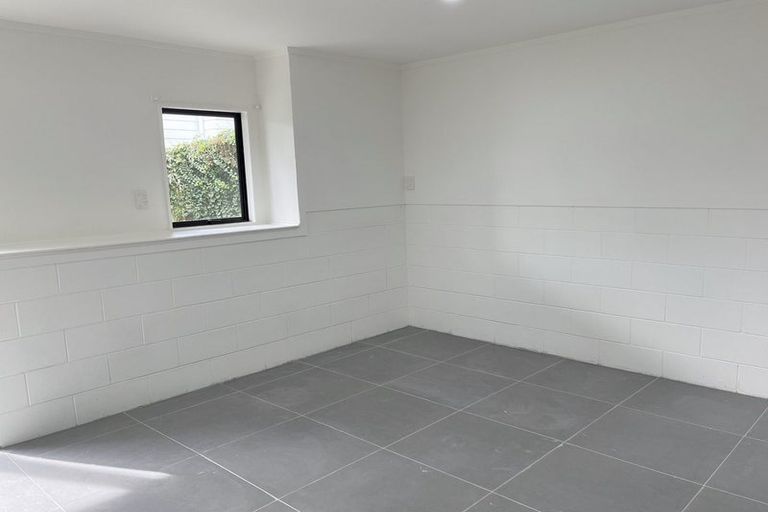 Photo of property in 1/17 Powrie Street, Glenfield, Auckland, 0629