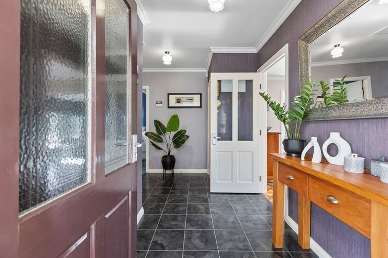 Photo of property in 218 Henwood Road, Paraite, New Plymouth, 4372