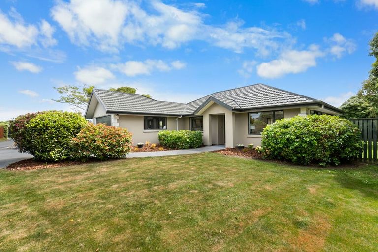 Photo of property in 15 Harrys Way, Redwood, Christchurch, 8051