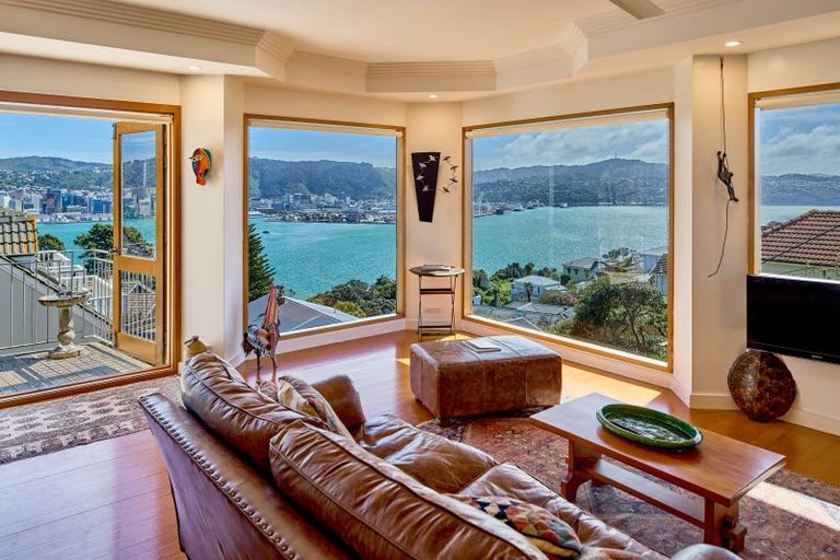 Photo of property in 76 The Crescent, Roseneath, Wellington, 6011