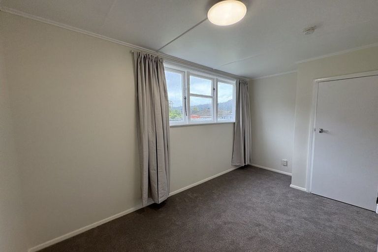 Photo of property in 24-26 Hanson Grove, Stokes Valley, Lower Hutt, 5019