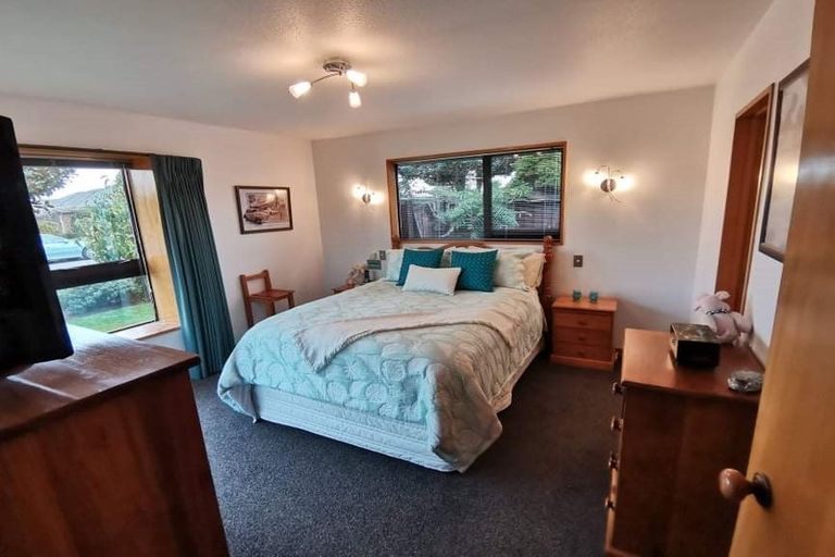 Photo of property in 11 Amdale Avenue, Broomfield, Christchurch, 8042