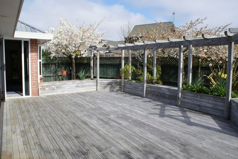 Photo of property in 15 Millcroft Place, Parklands, Christchurch, 8083