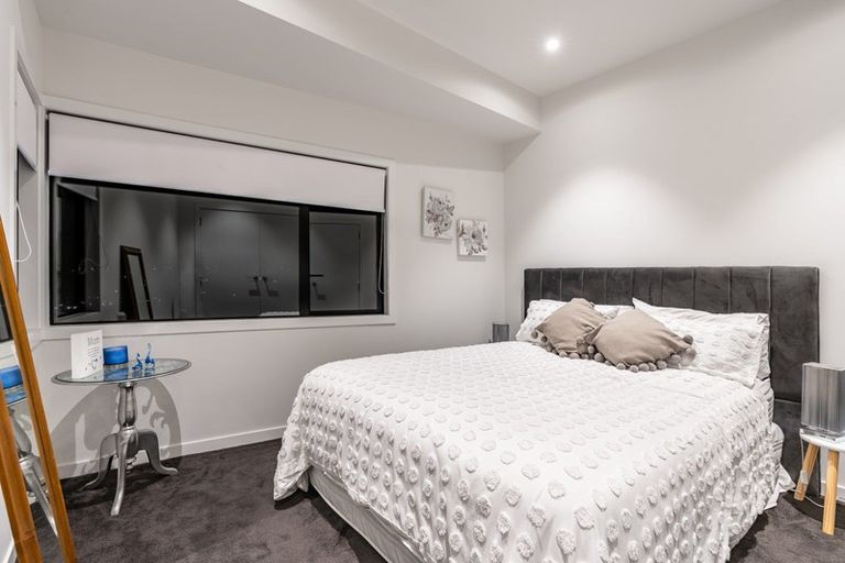 Photo of property in 11 Laguna Place, Matakatia, Whangaparaoa, 0930