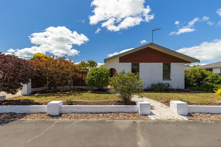 Photo of property in 96 Royal Park Drive, Parklands, Christchurch, 8083