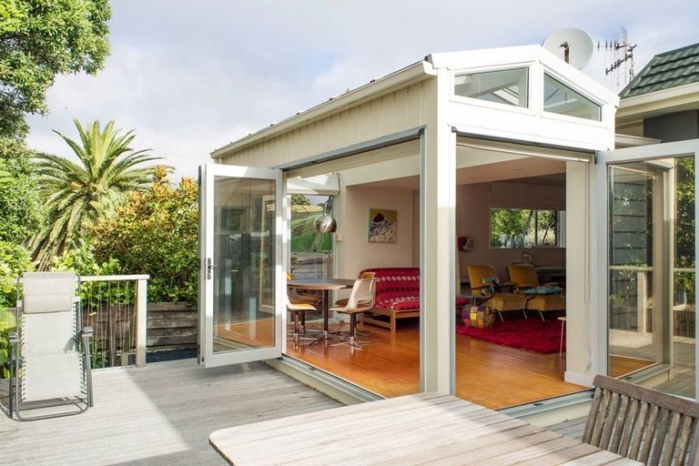 Photo of property in 19f3 Burnham Street, Seatoun, Wellington, 6022