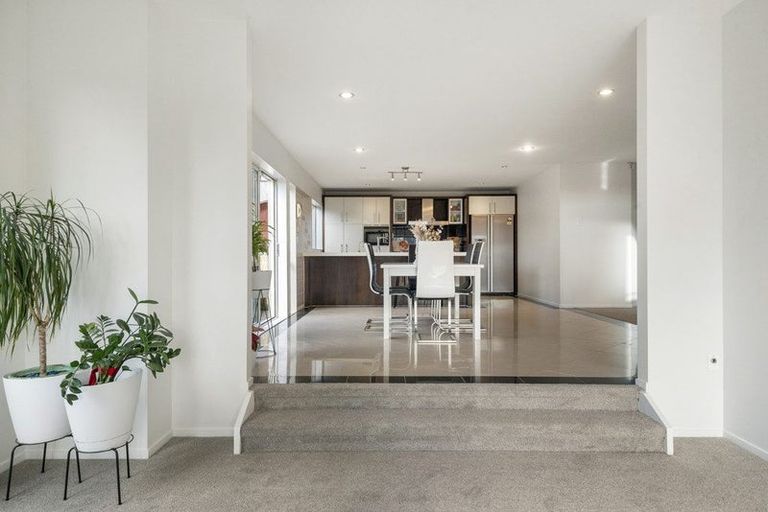 Photo of property in 6 Kittiwake Drive, Schnapper Rock, Auckland, 0632