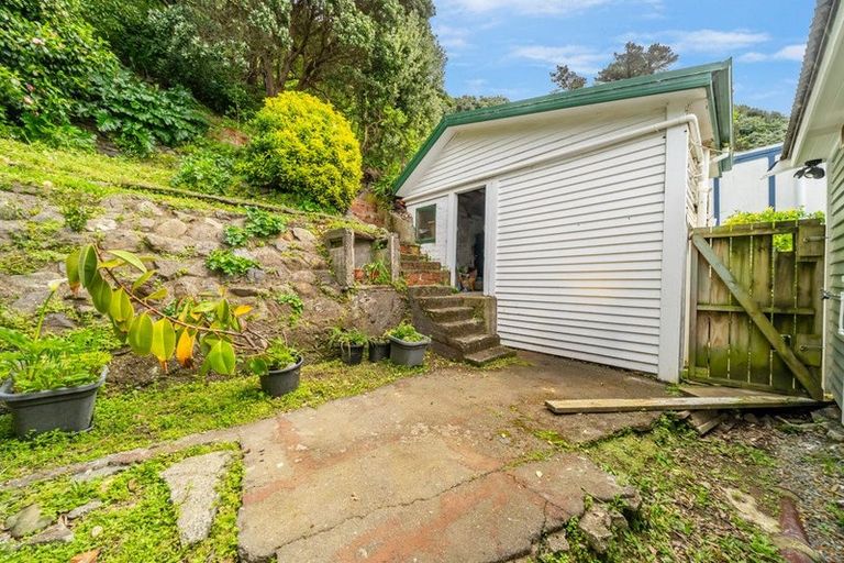 Photo of property in 141 Breaker Bay Road, Breaker Bay, Wellington, 6022