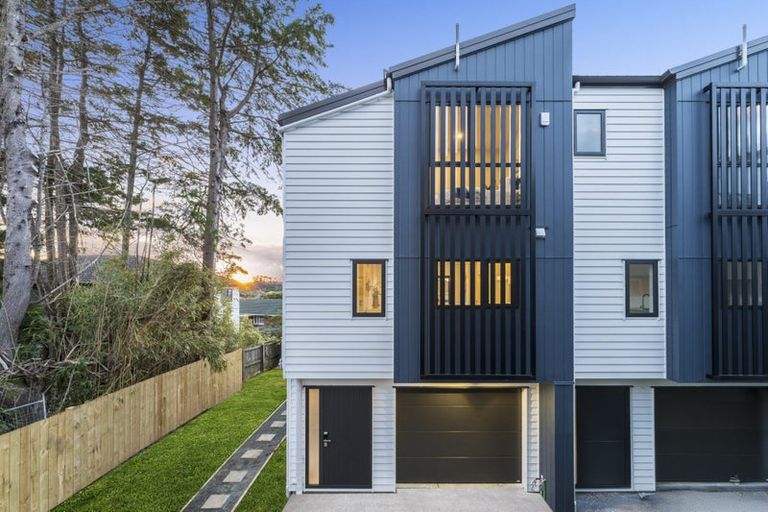 Photo of property in 14f Geordie Street, Henderson, Auckland, 0612