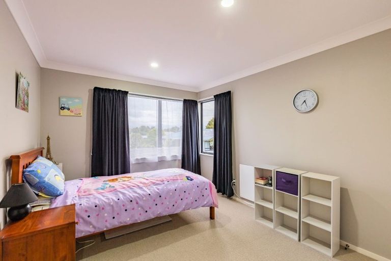 Photo of property in 18a Enderby Drive, Te Atatu Peninsula, Auckland, 0610