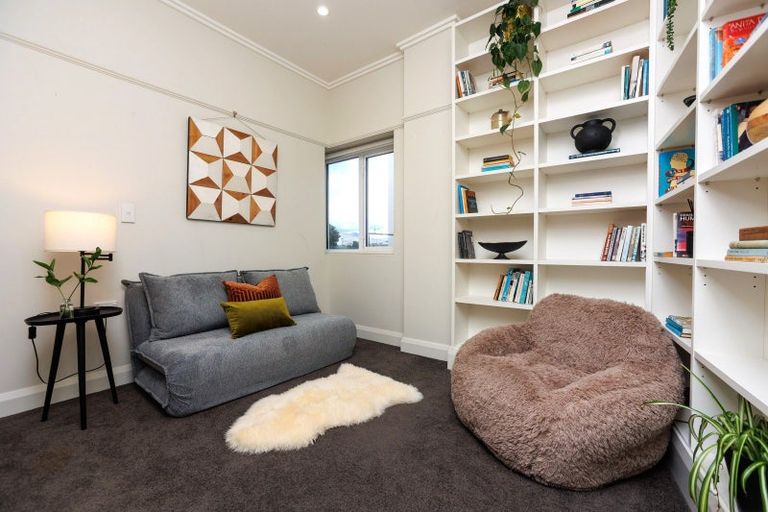 Photo of property in Fountain Court, 13/48 Oriental Parade, Oriental Bay, Wellington, 6011