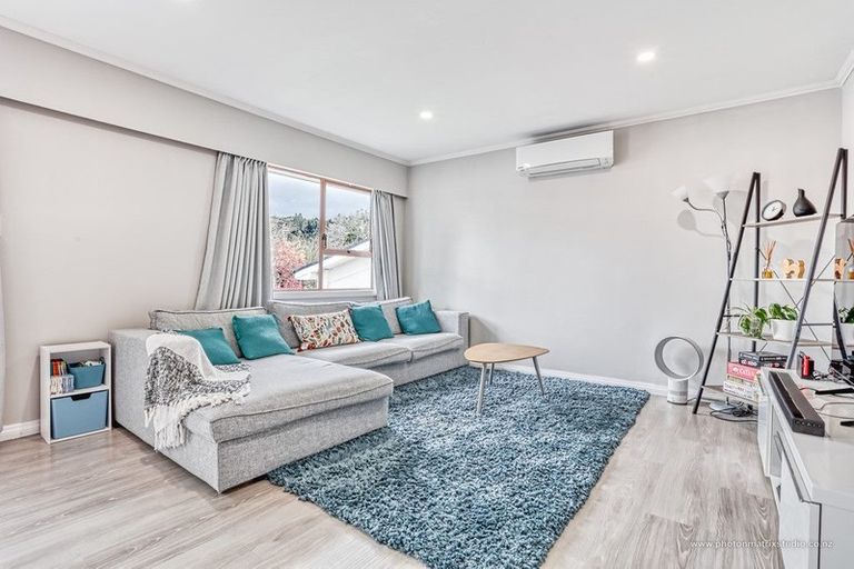 Photo of property in 2/33 Lowtherhurst Road, Massey, Auckland, 0614