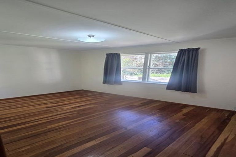 Photo of property in 9 Catherine Crescent, Paparangi, Wellington, 6037