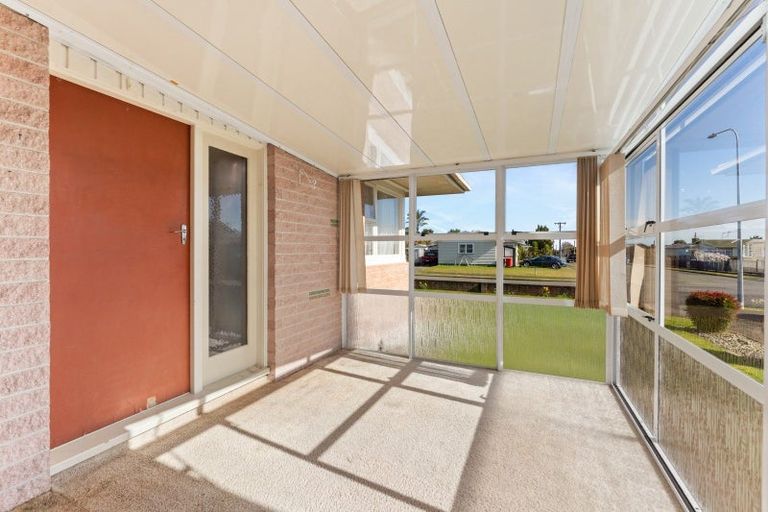 Photo of property in 46 Featherston Street, Levin, 5510