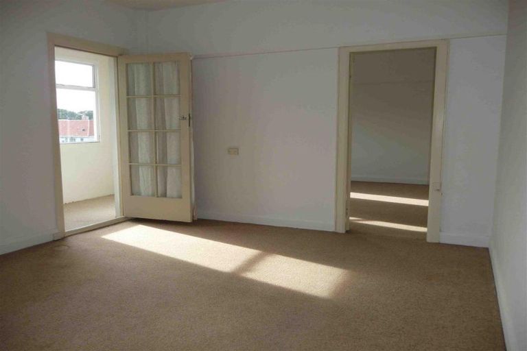 Photo of property in Devonport Apartments, 16/127 Saint Aubyn Street, New Plymouth, 4310