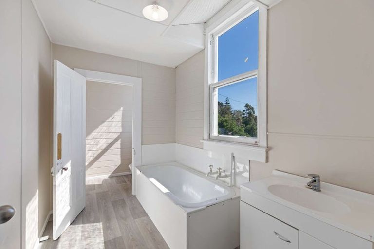 Photo of property in 20 Cambridge Street, Patea, 4520