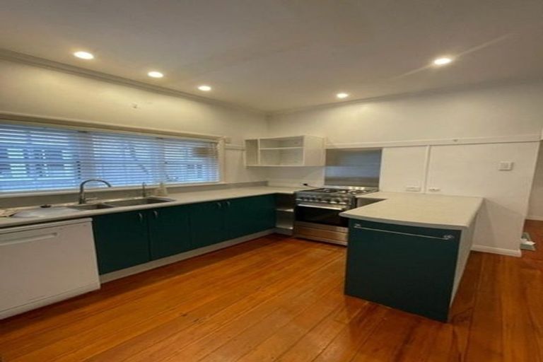 Photo of property in 185a Sutherland Road, Lyall Bay, Wellington, 6022