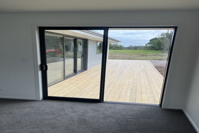 Photo of property in 24 Dudley Crescent, Cable Bay, 0420