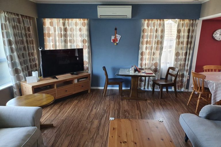 Photo of property in 2 Whirinaki Crescent, Heretaunga, Upper Hutt, 5018