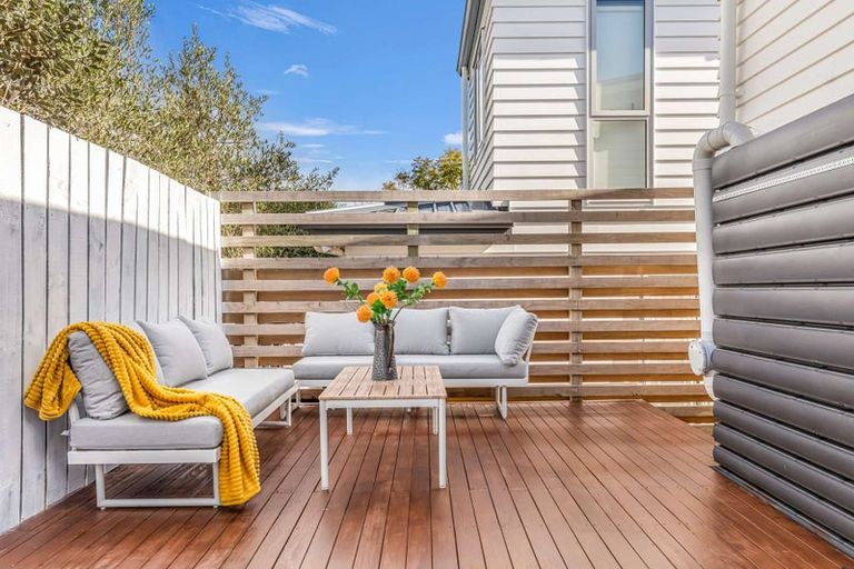 Photo of property in 116 Birkdale Road, Birkdale, Auckland, 0626