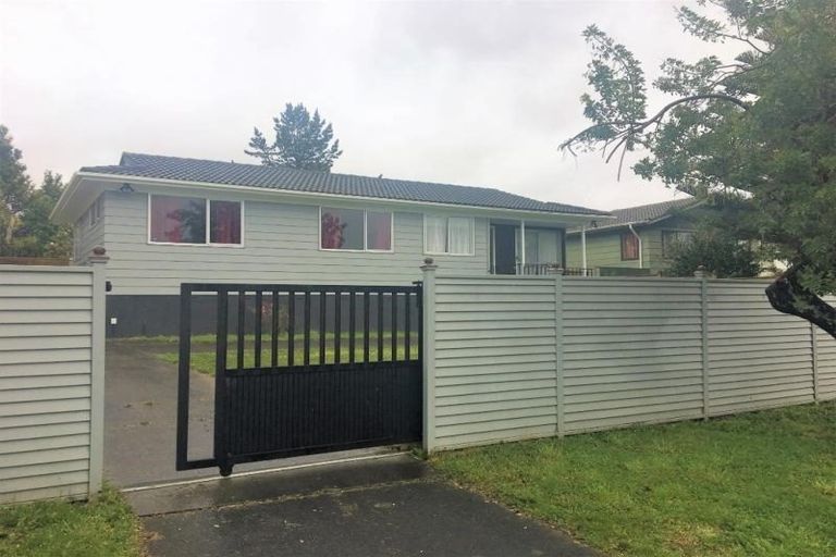 Photo of property in 75 Solar Road, Glen Eden, Auckland, 0602