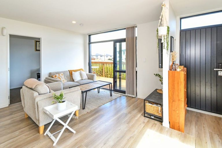 Photo of property in 1 Kapuarangi Lane, Papakura, 2110