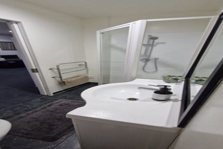 Photo of property in Atrium Apartments, 2h/154 The Terrace, Wellington Central, Wellington, 6011