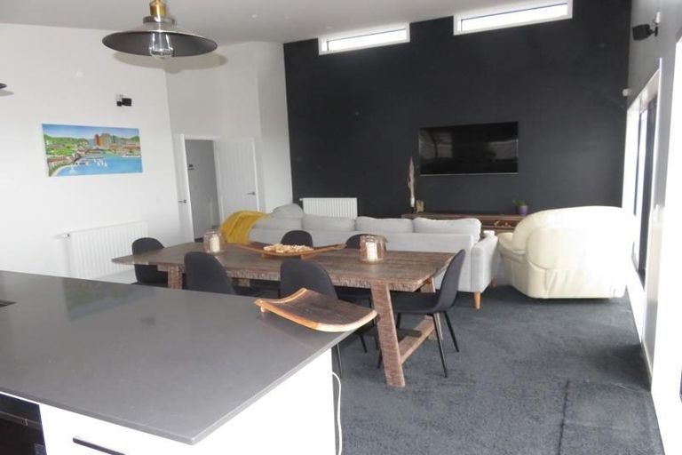 Photo of property in 79 Spenmoor Street, Newlands, Wellington, 6037