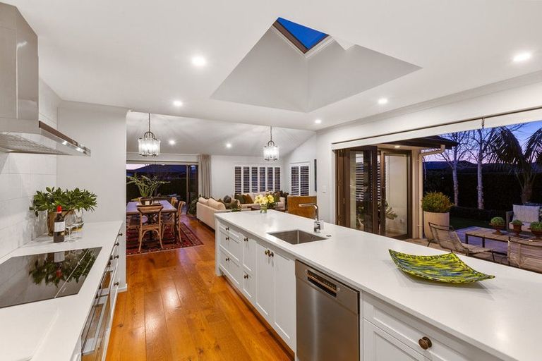 Photo of property in 1 Tupare Place, Highlands Park, New Plymouth, 4312