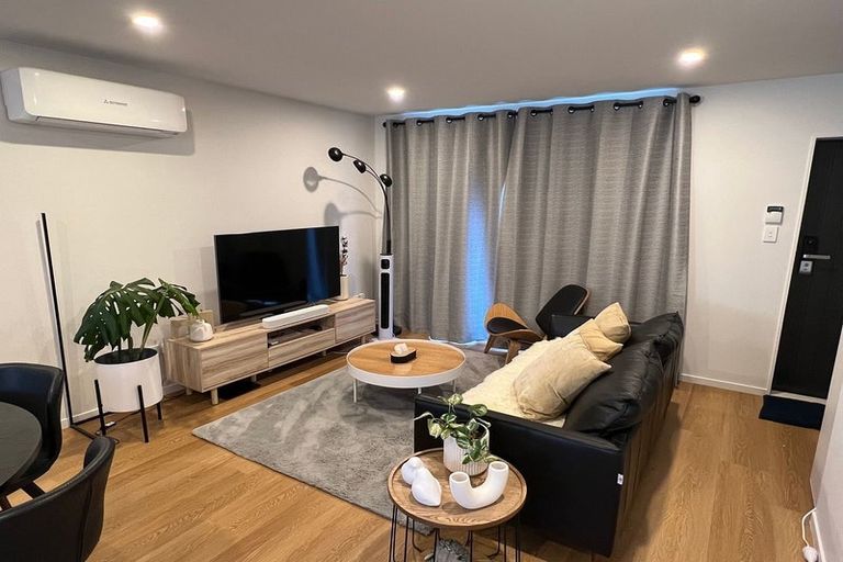 Photo of property in 17e Craigbank Avenue, New Lynn, Auckland, 0600