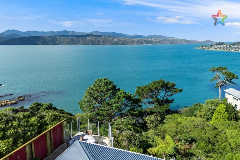 Photo of property in 26a Tai Paku Paku Road, Karaka Bays, Wellington, 6022