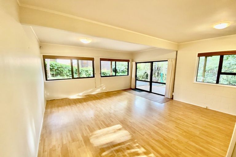 Photo of property in 11 Glenbush Place, Birkenhead, Auckland, 0626