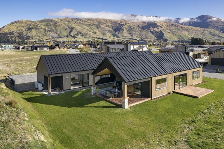 Photo of property in 18 Marjon Drive, Wanaka, 9305