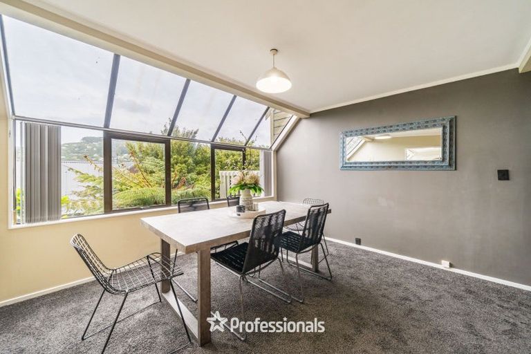 Photo of property in 6 Cassis Place, Crofton Downs, Wellington, 6035