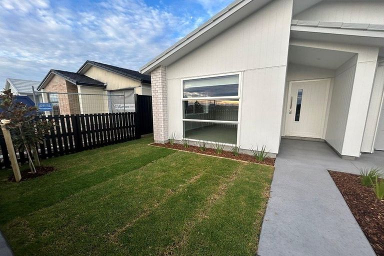 Photo of property in 4 Manhattan Crescent, Papamoa, 3118