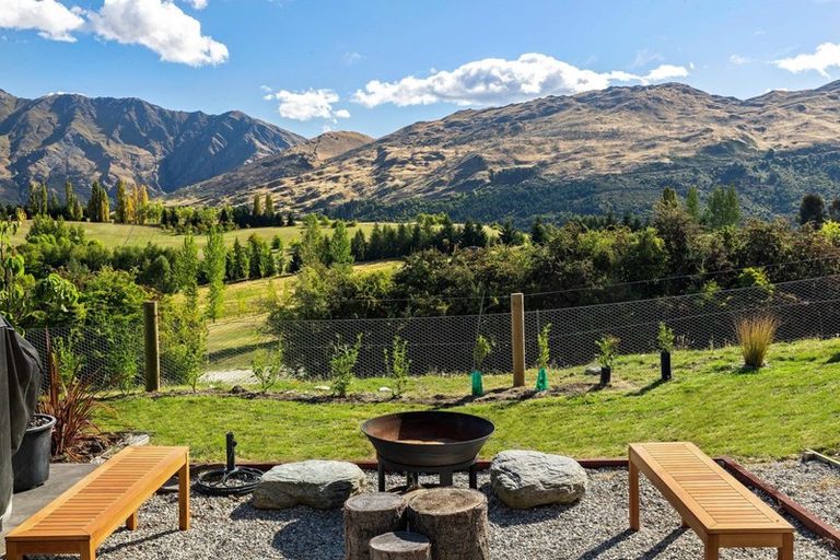 Photo of property in 86 Mountain View Road, Dalefield, Queenstown, 9371