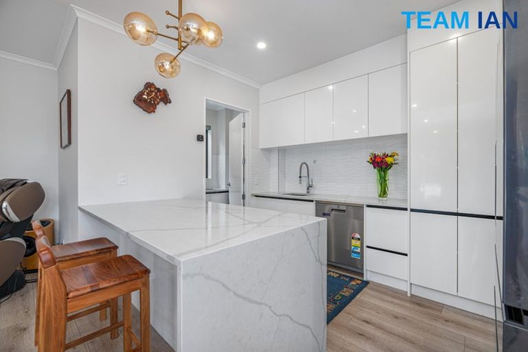 Photo of property in 73a Granville Drive, Massey, Auckland, 0614