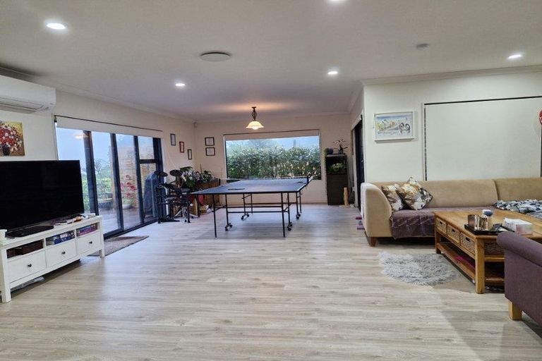 Photo of property in 11 Royal Heights, Glen Avon, New Plymouth, 4312