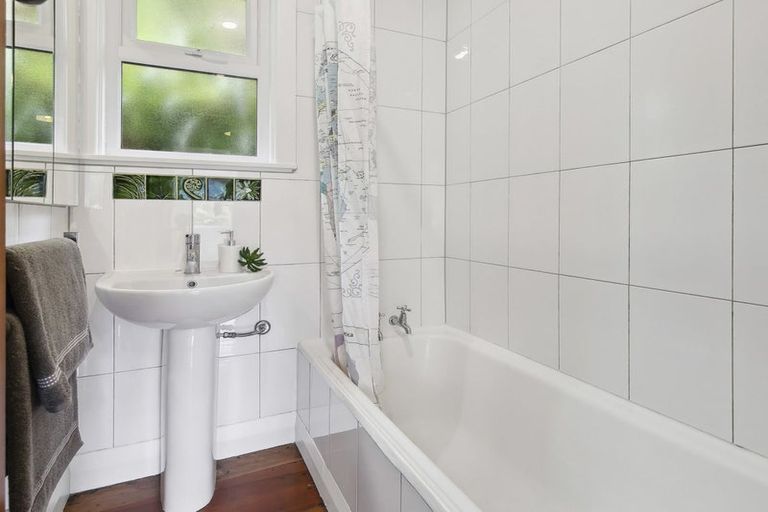 Photo of property in 55 Makara Road, Karori, Wellington, 6012