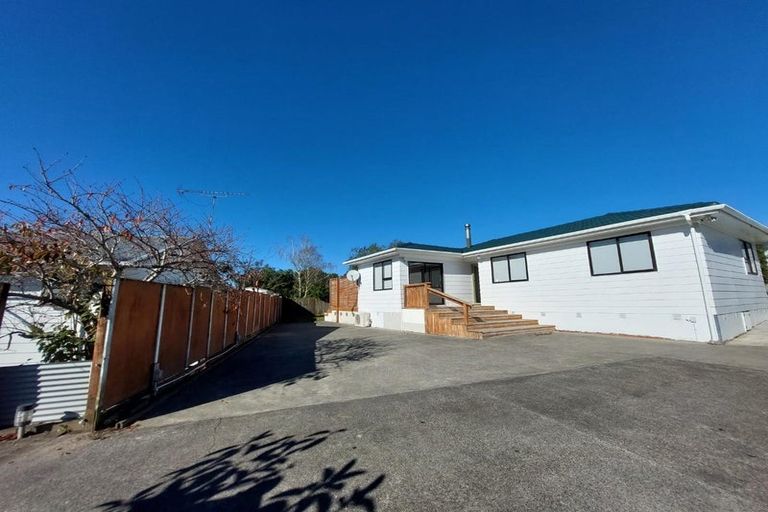 Photo of property in 30 Granville Drive, Massey, Auckland, 0614