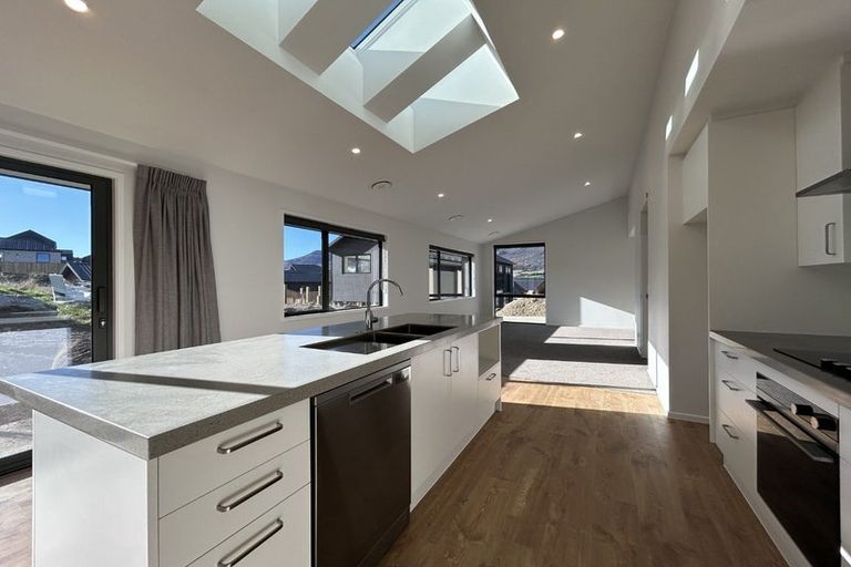 Photo of property in 10 Friesian Close, Jacks Point, 9371