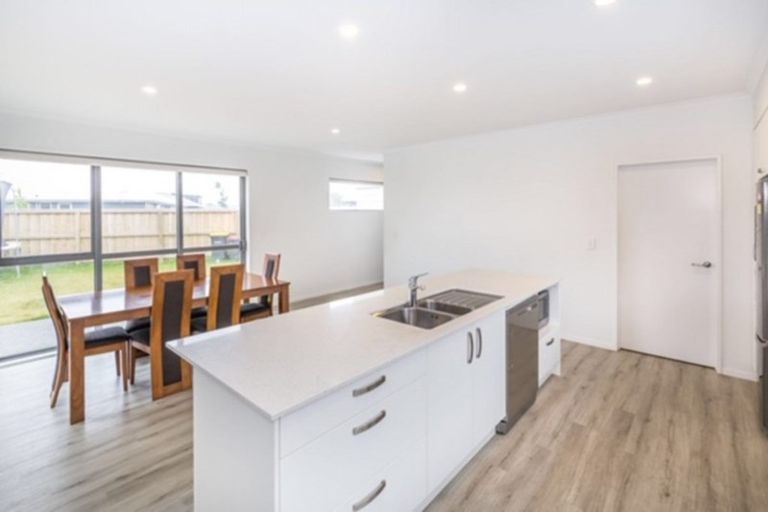 Photo of property in 33 William Dawson Crescent, Wigram, Christchurch, 8025