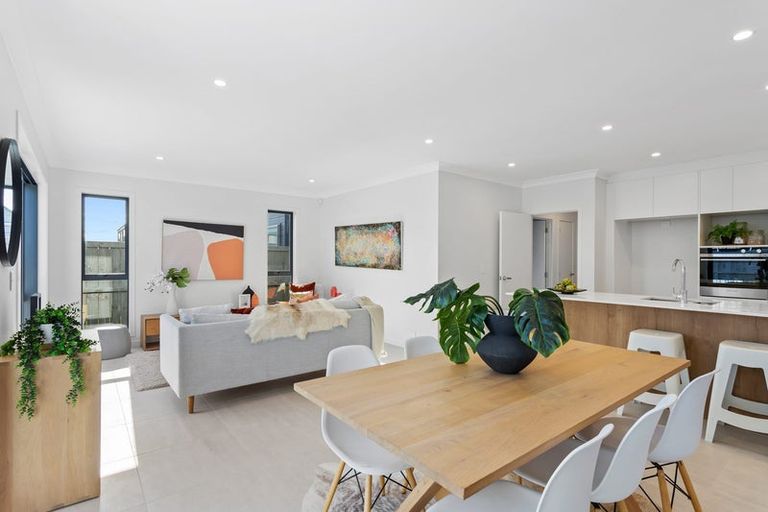 Photo of property in 51 Parkmore Drive, Rosehill, Papakura, 2113