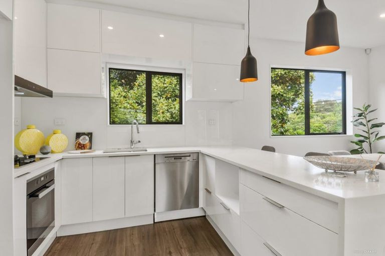 Photo of property in 21 Coroglen Avenue, Birkenhead, Auckland, 0626
