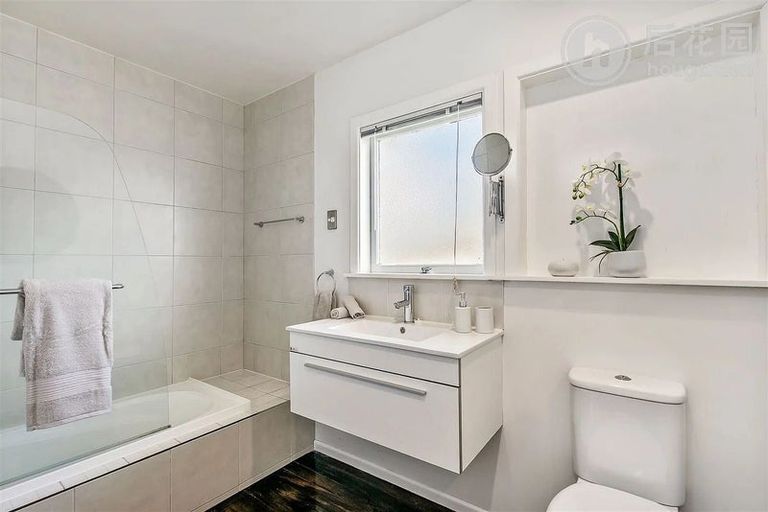 Photo of property in 15 Saffron Street, Birkdale, Auckland, 0626