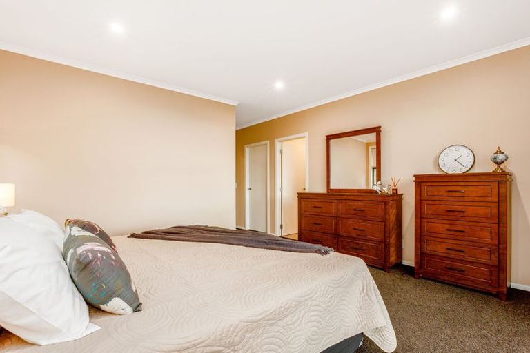Photo of property in 5 Waitaria Terrace, Aotea, Porirua, 5024