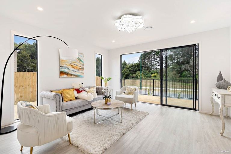 Photo of property in 9 Skanda Crescent, Flat Bush, Auckland, 2019