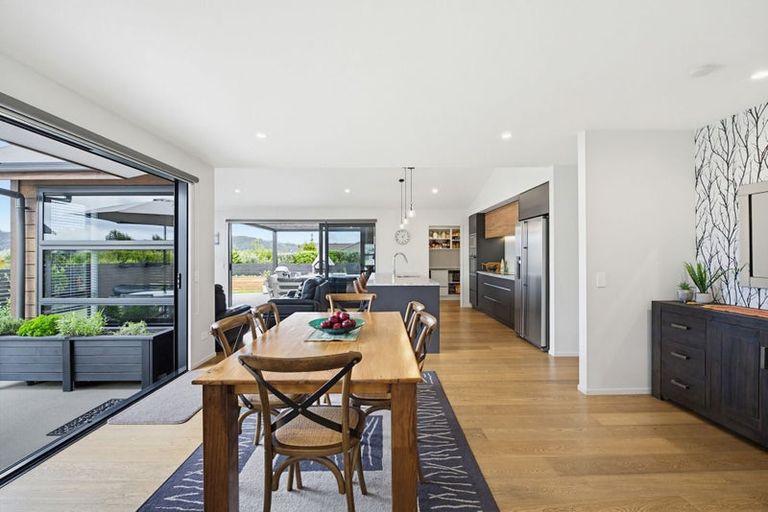 Photo of property in 10 Topping Place, Whitianga, 3510