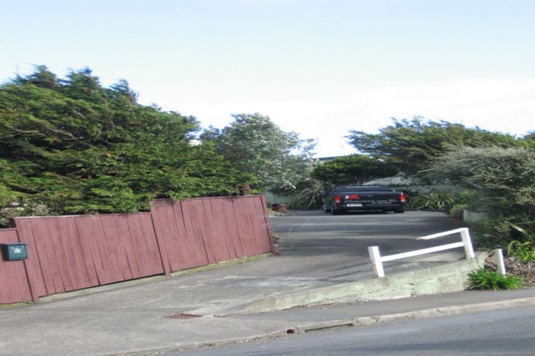 Photo of property in 54 Horokiwi Road West, Newlands, Wellington, 6037